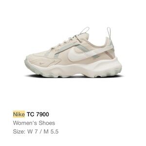 Nike TC7900 
Light Orewood Brown/Diffused Taupe/Light Silver/Sail